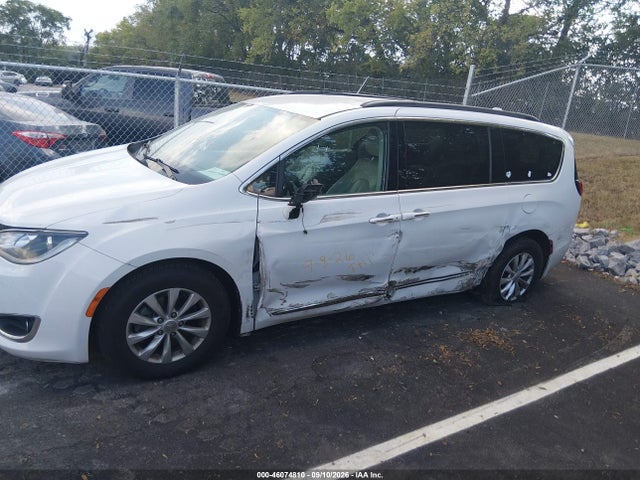 46074810 :رقم المزاد ، 2C4RC1BG7HR533947 vin ، 2017 Chrysler Pacifica Touring-l مزاد بيع