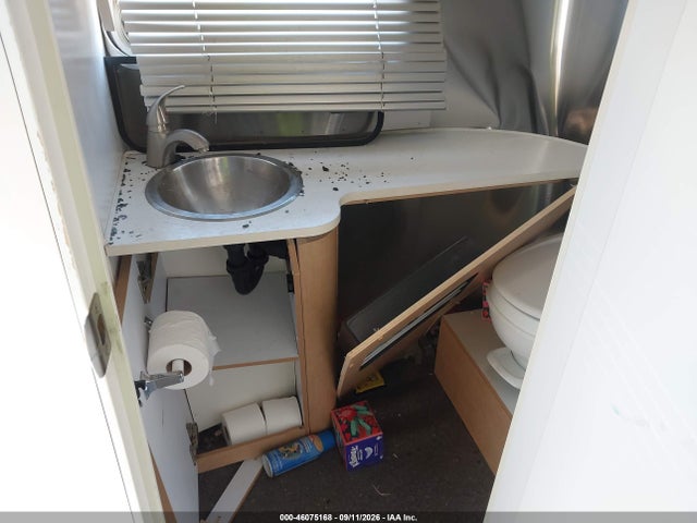 46075168 :رقم المزاد ، 1STVRTF12CJ525977 vin ، 2012 Airstream Sport مزاد بيع