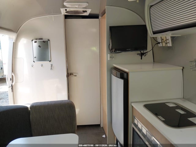 46075168 :رقم المزاد ، 1STVRTF12CJ525977 vin ، 2012 Airstream Sport مزاد بيع
