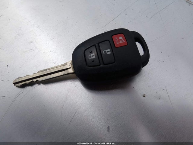 Toyota RAV4 LE 2016 JTMZFREV9GJ098920 Image 11