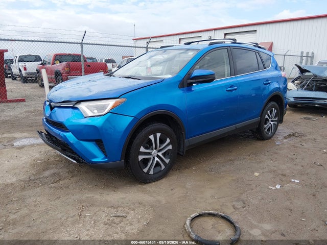 Toyota RAV4 LE 2016 JTMZFREV9GJ098920 Image 2