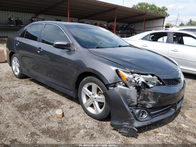 46075429 :رقم المزاد ، 4T1BF1FK3EU432647 vin ، 2014 Toyota Camry Se مزاد بيع