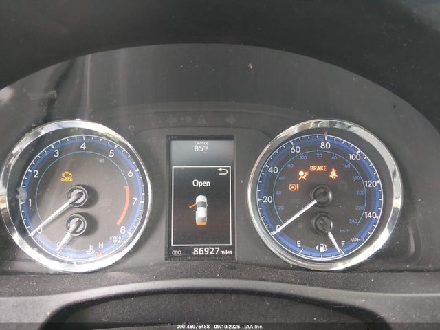 46075488 :رقم المزاد ، 5YFBURHE9JP832431 vin ، 2018 Toyota Corolla Se مزاد بيع
