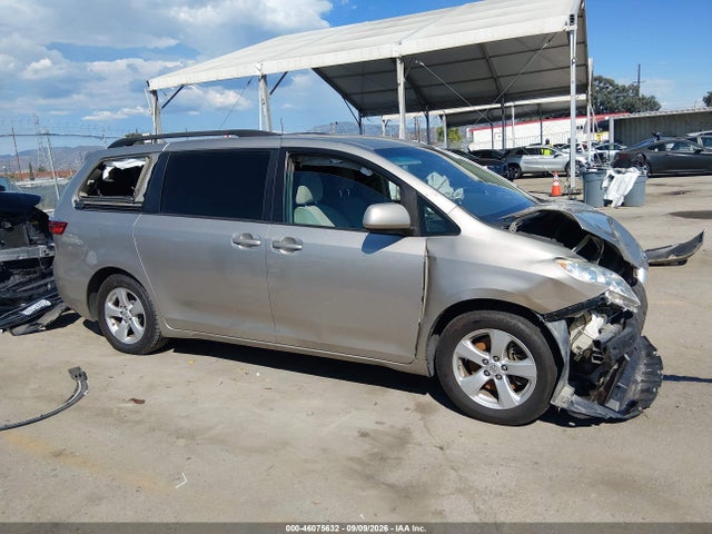 5TDKK3DC5GS714559 Toyota Sienna Le 8 Passenger