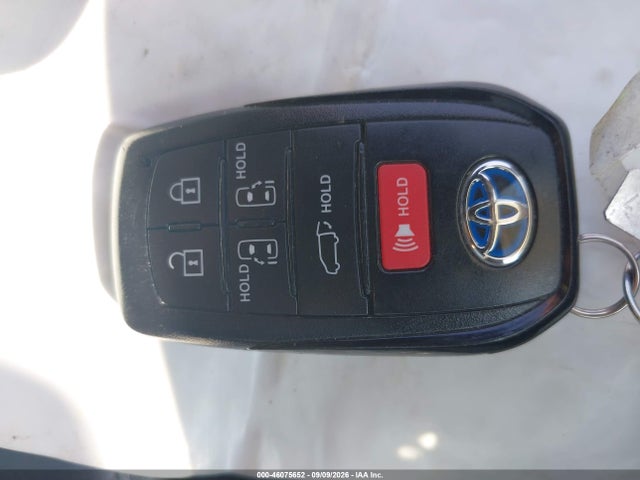 46075652 :رقم المزاد ، 5TDESKFC1NS058801 vin ، 2022 Toyota Sienna Platinum مزاد بيع