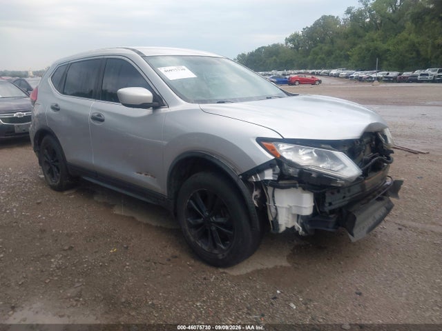 2017 Nissan Rogue S მანქანა იყიდება აუქციონზე, vin: JN8AT2MV2HW004044, აუქციონის ნომერი: 46075730