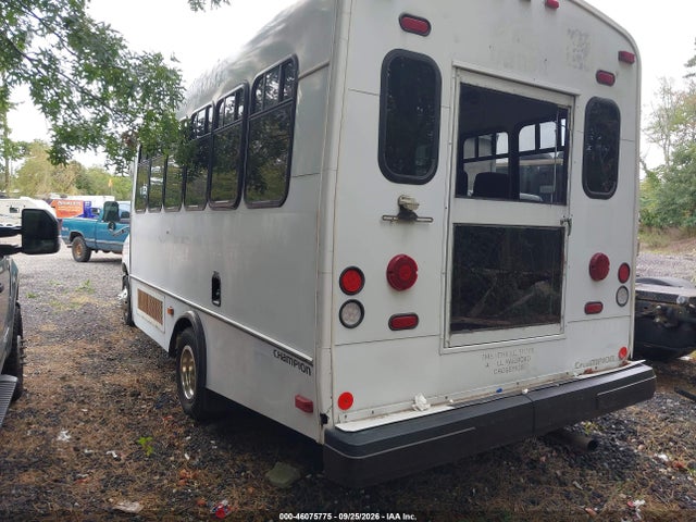 46075775 :رقم المزاد ، 1FDXE45F32HA90572 vin ، 2002 Ford E-450 Cutaway Standard مزاد بيع