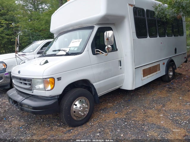 46075775 :رقم المزاد ، 1FDXE45F32HA90572 vin ، 2002 Ford E-450 Cutaway Standard مزاد بيع
