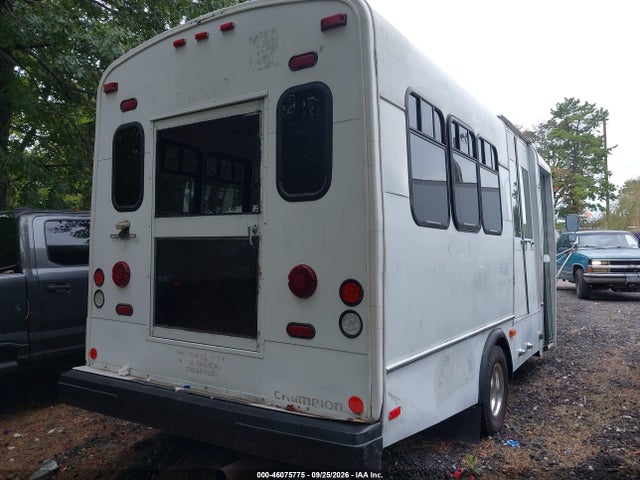 46075775 :رقم المزاد ، 1FDXE45F32HA90572 vin ، 2002 Ford E-450 Cutaway Standard مزاد بيع