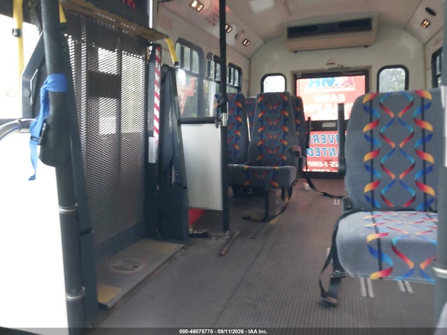 46075775 :رقم المزاد ، 1FDXE45F32HA90572 vin ، 2002 Ford E-450 Cutaway Standard مزاد بيع