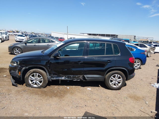 2012 Volkswagen Tiguan Le მანქანა იყიდება აუქციონზე, vin: WVGAV7AX3CW555631, აუქციონის ნომერი: 46075826
