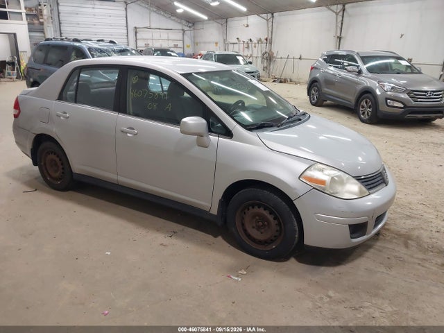 46075841 :رقم المزاد ، 3N1BC11E48L457279 vin ، 2008 Nissan Versa 1.8s مزاد بيع