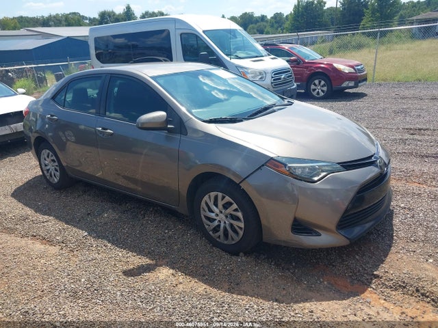 46075951 :رقم المزاد ، 5YFBURHEXHP733238 vin ، 2017 Toyota Corolla Le مزاد بيع