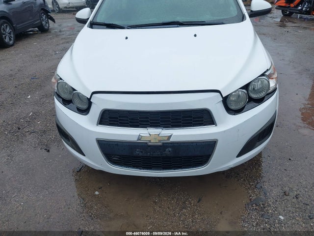 46076009 :رقم المزاد ، 1G1JA6SH3F4160438 vin ، 2015 Chevrolet Sonic Ls Auto مزاد بيع