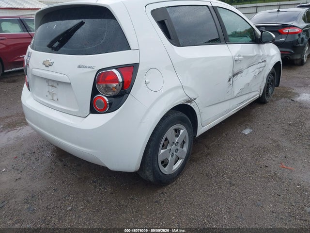 46076009 :رقم المزاد ، 1G1JA6SH3F4160438 vin ، 2015 Chevrolet Sonic Ls Auto مزاد بيع