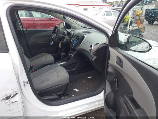 46076009 :رقم المزاد ، 1G1JA6SH3F4160438 vin ، 2015 Chevrolet Sonic Ls Auto مزاد بيع