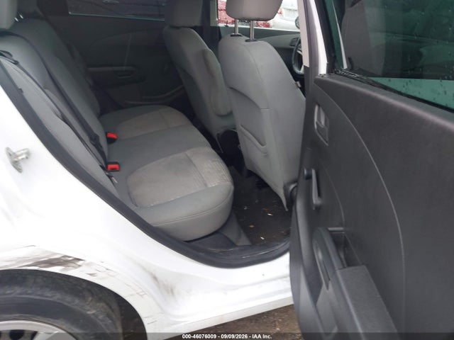 46076009 :رقم المزاد ، 1G1JA6SH3F4160438 vin ، 2015 Chevrolet Sonic Ls Auto مزاد بيع