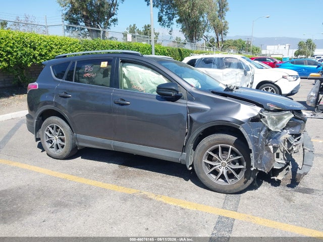 46076165 :رقم المزاد ، JTMZFREV0HJ111121 vin ، 2017 Toyota Rav4 Le مزاد بيع