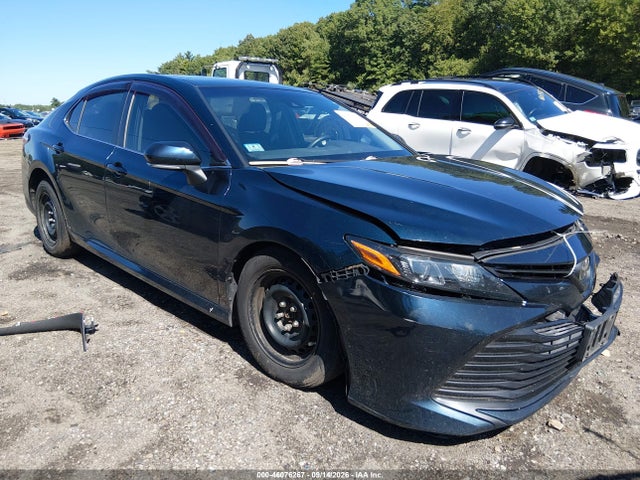 46076267 :رقم المزاد ، 4T1B11HK6KU795757 vin ، 2019 Toyota Camry Le مزاد بيع