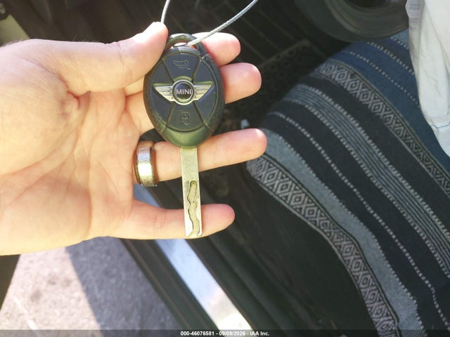 2006 Mini Cooper მანქანა იყიდება აუქციონზე, vin: WMWRC33526TJ78200, აუქციონის ნომერი: 46076581