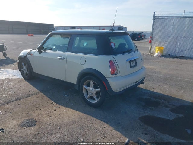 2006 Mini Cooper მანქანა იყიდება აუქციონზე, vin: WMWRC33526TJ78200, აუქციონის ნომერი: 46076581