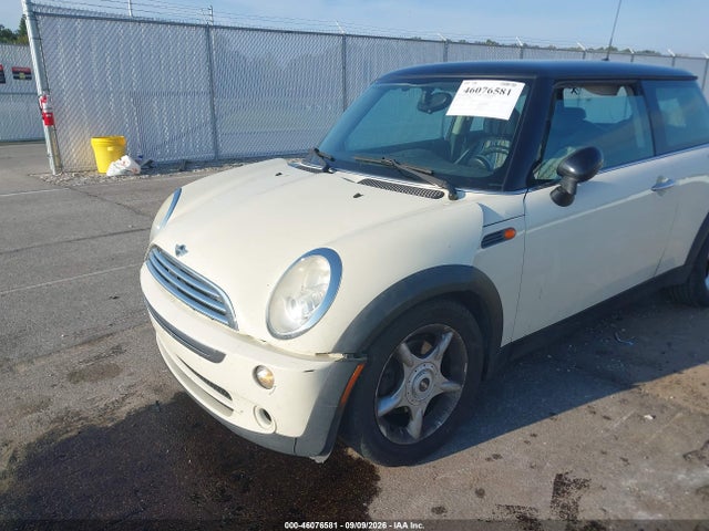 2006 Mini Cooper მანქანა იყიდება აუქციონზე, vin: WMWRC33526TJ78200, აუქციონის ნომერი: 46076581