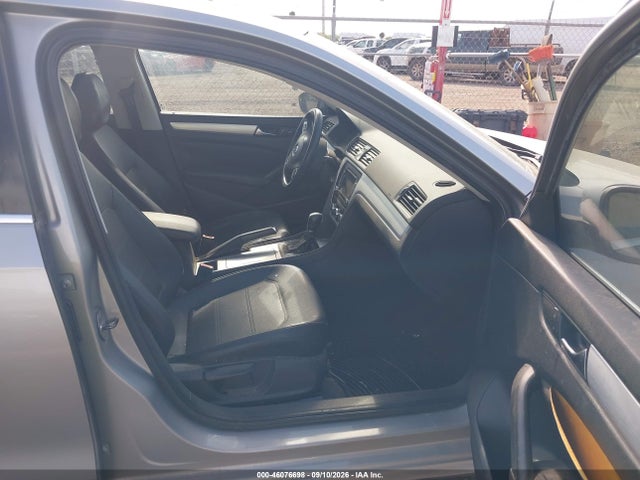2012 Volkswagen Passat 2.5l Se მანქანა იყიდება აუქციონზე, vin: 1VWBH7A3XCC027886, აუქციონის ნომერი: 46076698