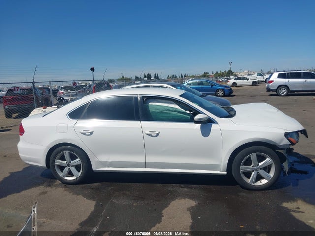 1VWBT7A37FC006433 Volkswagen Passat 1.8t Se