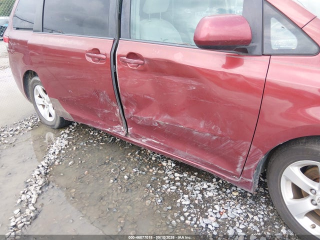 46077018 :رقم المزاد ، 5TDKK3DC9BS037850 vin ، 2011 Toyota Sienna Le V6 مزاد بيع
