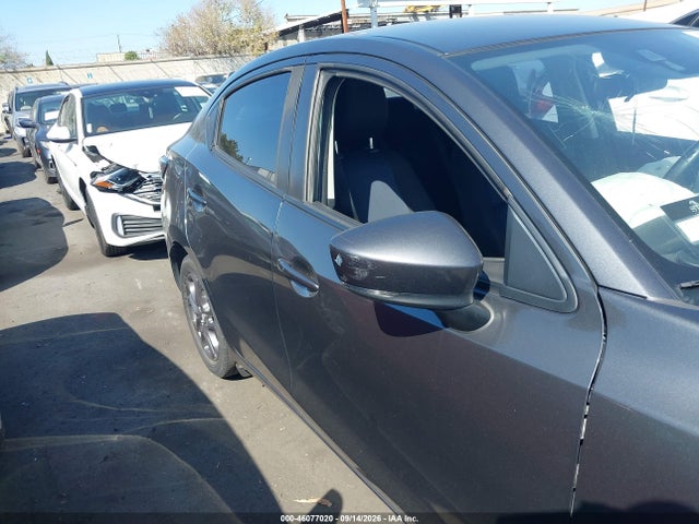 Toyota YARIS LE 2019 3MYDLBYV3KY523592 Image 13