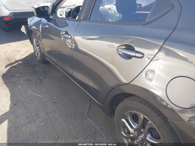 Toyota YARIS LE 2019 3MYDLBYV3KY523592 Image 14