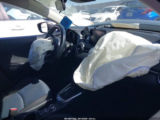 Toyota YARIS LE 2019 3MYDLBYV3KY523592 Image 5