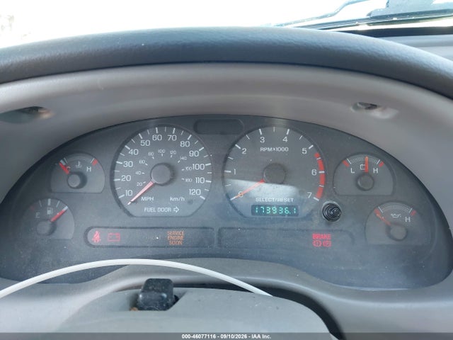 46077116 :رقم المزاد ، 1FAFP4044YF159151 vin ، 2000 Ford Mustang مزاد بيع