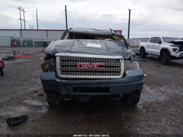 46077123 :رقم المزاد ، 1GT115C88BF212581 vin ، 2011 Gmc Sierra 2500hd Denali مزاد بيع