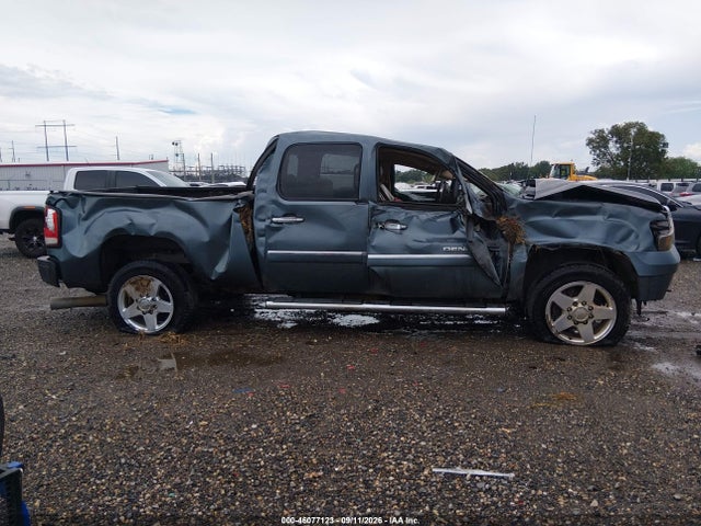46077123 :رقم المزاد ، 1GT115C88BF212581 vin ، 2011 Gmc Sierra 2500hd Denali مزاد بيع