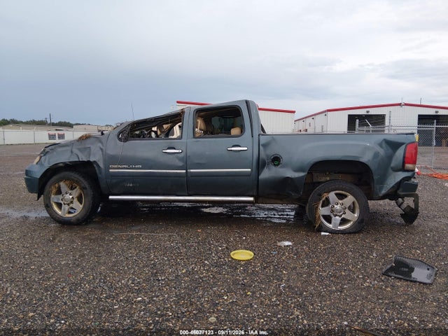 46077123 :رقم المزاد ، 1GT115C88BF212581 vin ، 2011 Gmc Sierra 2500hd Denali مزاد بيع