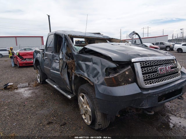 46077123 :رقم المزاد ، 1GT115C88BF212581 vin ، 2011 Gmc Sierra 2500hd Denali مزاد بيع