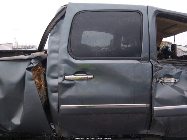 46077123 :رقم المزاد ، 1GT115C88BF212581 vin ، 2011 Gmc Sierra 2500hd Denali مزاد بيع