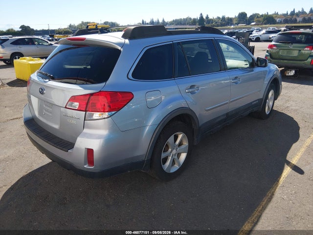 4S4BRBDC3E3257833 Subaru Outback 2.5i Premium