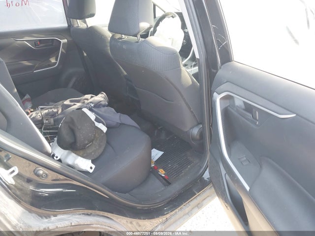 Toyota RAV4 LE 2019 JTMG1RFV6KJ003839 Image 8