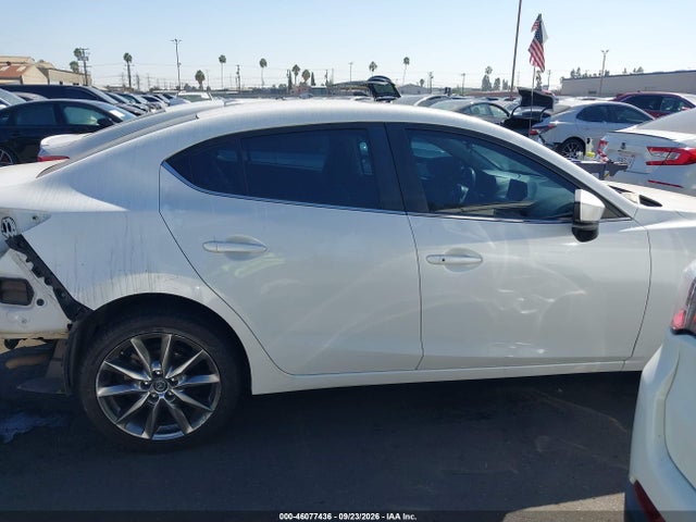 Mazda Mazda3 Touring 2018 3MZBN1V32JM191810 Image 14