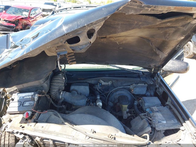 1996 Chevrolet Suburban K1500 მანქანა იყიდება აუქციონზე, vin: 1GNFK16R5TJ416065, აუქციონის ნომერი: 46077492