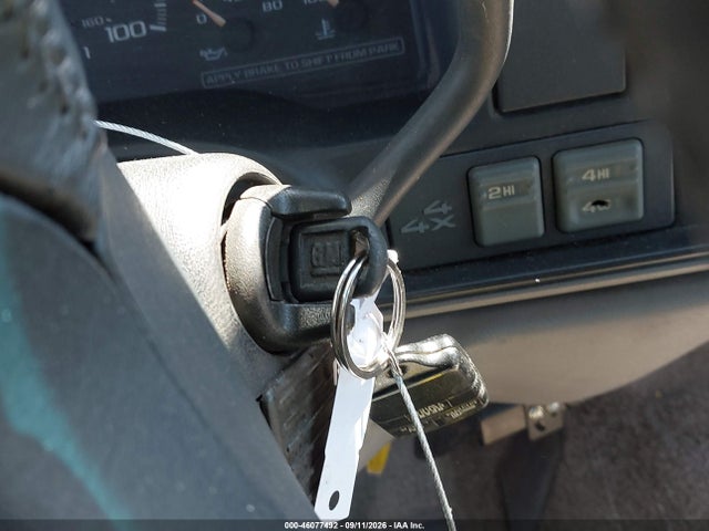1996 Chevrolet Suburban K1500 მანქანა იყიდება აუქციონზე, vin: 1GNFK16R5TJ416065, აუქციონის ნომერი: 46077492