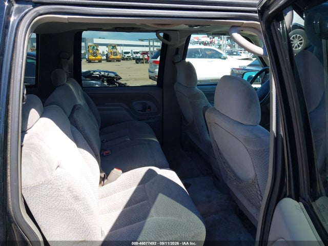 1996 Chevrolet Suburban K1500 მანქანა იყიდება აუქციონზე, vin: 1GNFK16R5TJ416065, აუქციონის ნომერი: 46077492