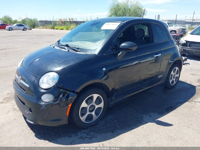 Fiat 500E BATTERY ELECTRIC 2015 3C3CFFGEXFT709714 Image 2