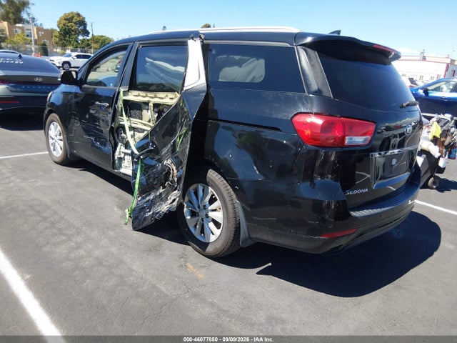 KIA SEDONA LX 2016 KNDMB5C1XG6197618 Image 3