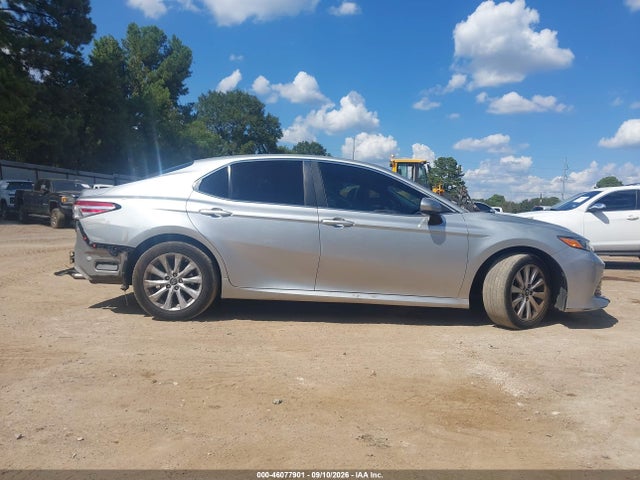 Toyota CAMRY LE 2018 4T1B11HK2JU100365 Image 13