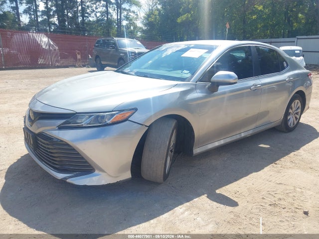 Toyota CAMRY LE 2018 4T1B11HK2JU100365 Image 2
