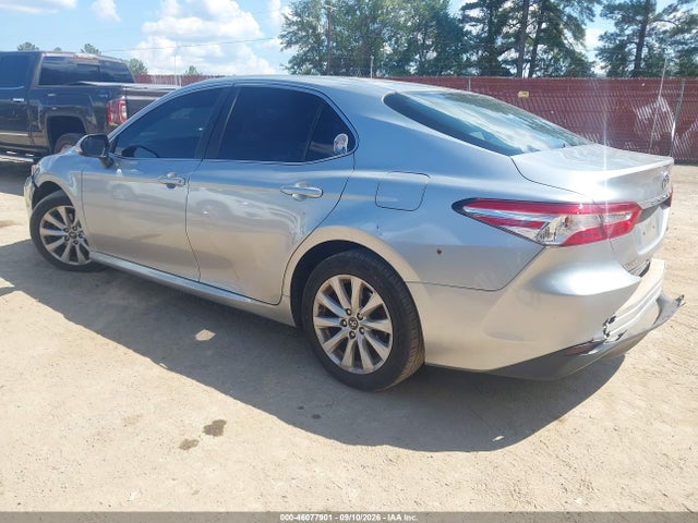 Toyota CAMRY LE 2018 4T1B11HK2JU100365 Image 3