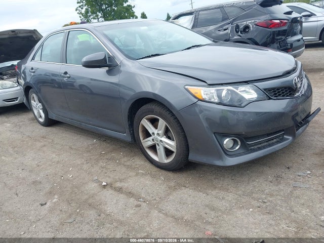 46078076 :رقم المزاد ، 4T1BF1FK5EU427496 vin ، 2014 Toyota Camry Se مزاد بيع